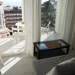 公寓 Quiet In Fenals With Balcony, Pool And Workspace For Medium-term *