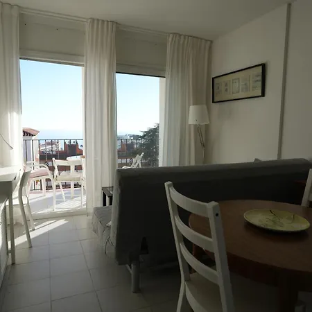 아파트 Quiet In Fenals With Balcony, Pool And Workspace For Medium-term 료렛 드 마르