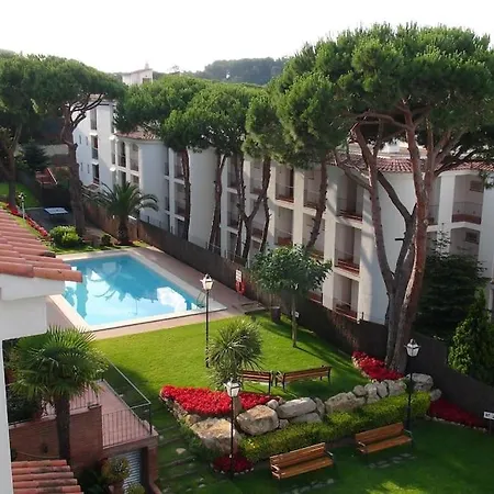 With Sea View & Pool, Garden, Dishwasher Апартаменти *