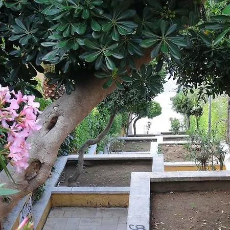 With Sea View & Pool, Garden, Dishwasher Апартаменти