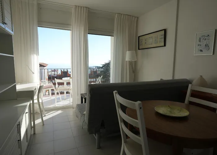 Apartamento Quiet In Fenals With Balcony, Pool And Workspace For Medium-term Lloret de Mar