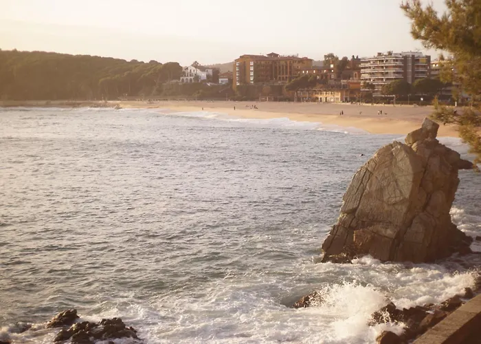 Apartamento Quiet In Fenals With Balcony, Pool And Workspace For Medium-term