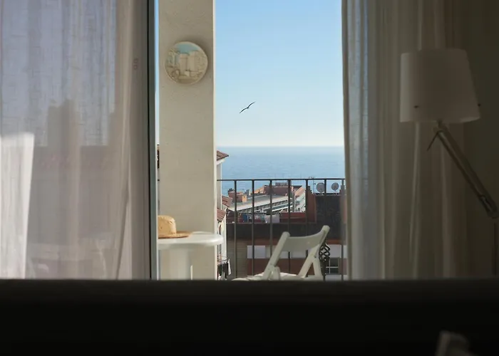 Апартаменти Quiet In Fenals With Balcony, Pool And Workspace For Medium-term Льорет-де-Мар