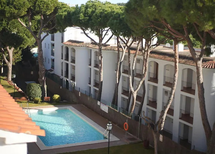 Апартаменти Quiet In Fenals With Balcony, Pool And Workspace For Medium-term *