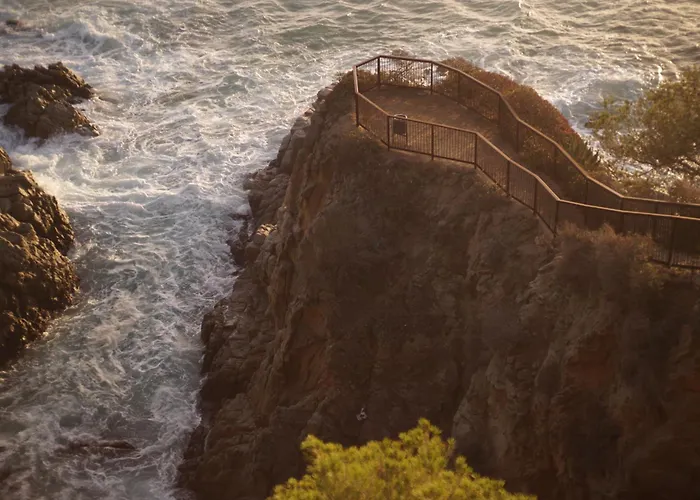 Quiet In Fenals With Balcony, Pool And Workspace For Medium-term