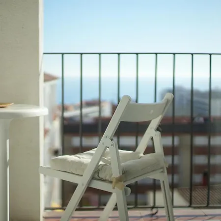 Quiet In Fenals With Balcony, Pool And Workspace For Medium-term Apartamento *
